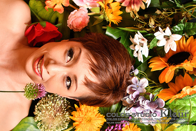 花に囲まれた写真